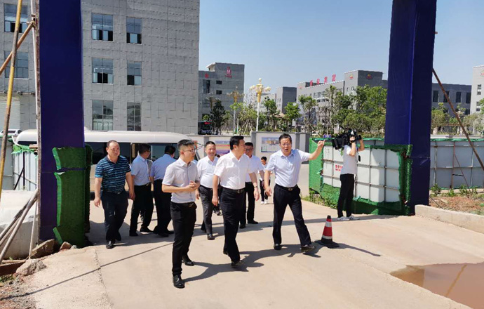 張鴻星深入南城調(diào)研校具產(chǎn)業(yè)園區(qū)項目建設情況